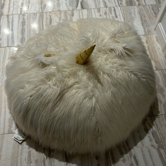 Cream faux lamb fir gold unicorn horn and ears like new bean bag large 40x40” - Picture 2 of 8